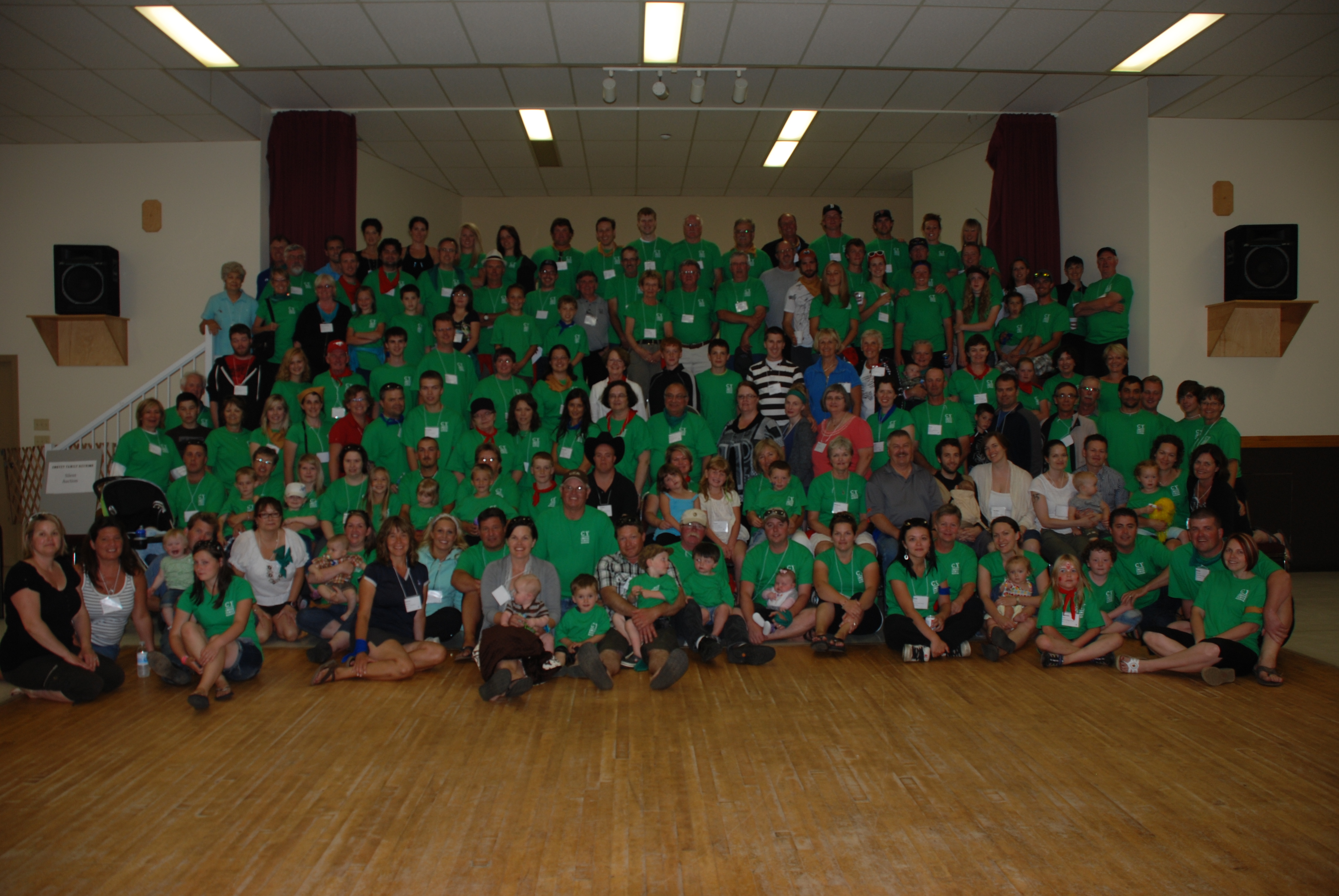 Group photo from the 2011 Convey reunion. Nice of everyone to dress in Rider green for the Saskatchewan cousins (hee hee).